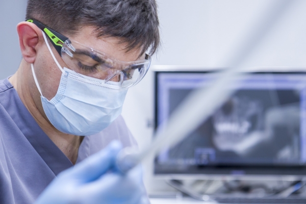 Best dentists of Armenia - Eduard Tokhunts: Stomatologist, Implantologist